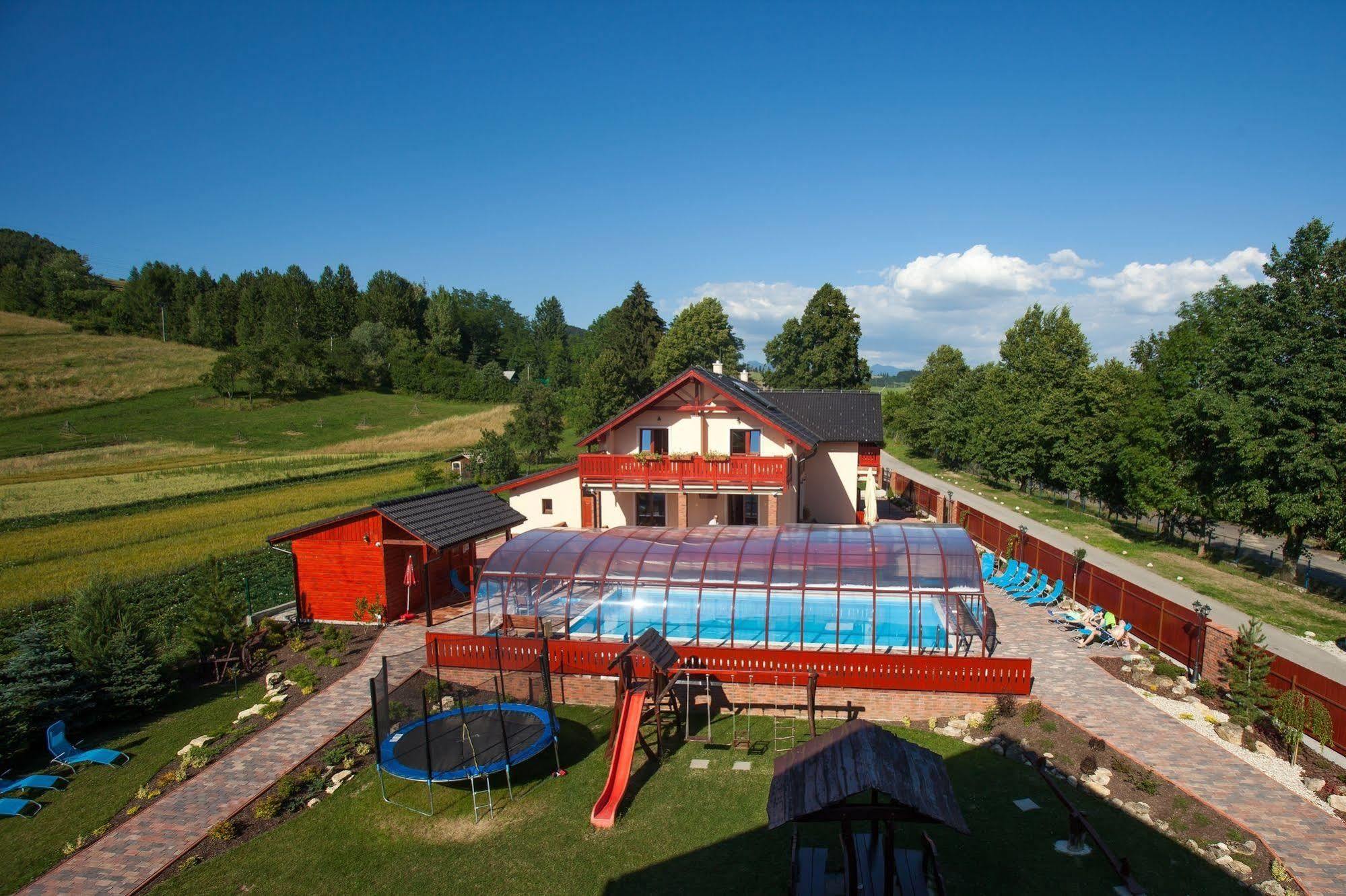 Penzion Motyl Hotel Liptovská Teplá Kültér fotó